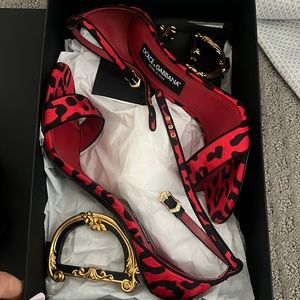 Dolce & Gabbana logo heels